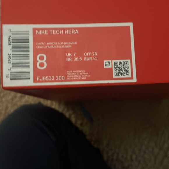 Nice Black Tennis Shoes For Women Black And Gold Still Boxed Never Worn - Picture 3 of 6